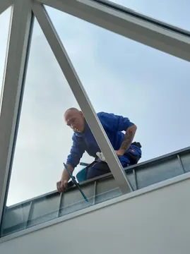 Fensterputzer Berlin Charlottenburg, Fassadenreinigung mit Reinwassertechnik